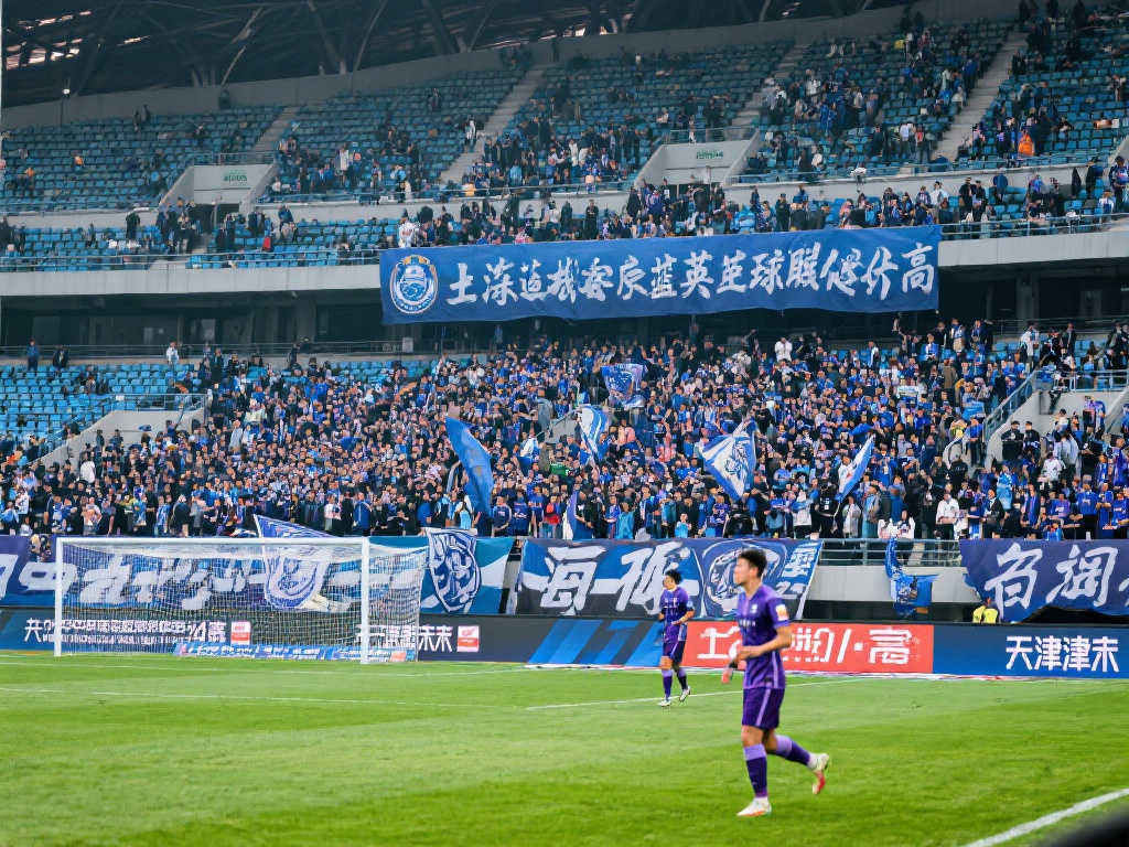 他在回答問 他在回答問