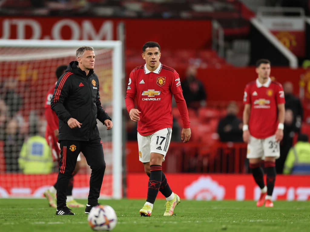 临经济困境 临经济困境