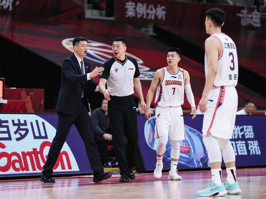 出示红牌 出示红牌